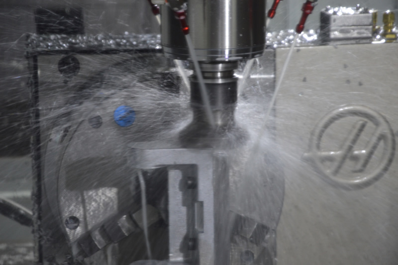 Centro in fase di lavorazione(spianatura con fresa Sandvik)